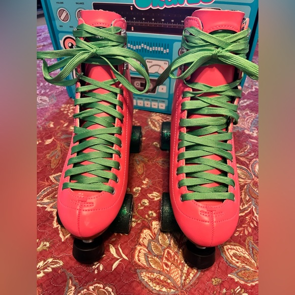 Moxi Skate Shoes - 🛼 Moxi Beach Bunny Roller Skates in Watermelon. Moxi Size 9, fits women 9.5-10
